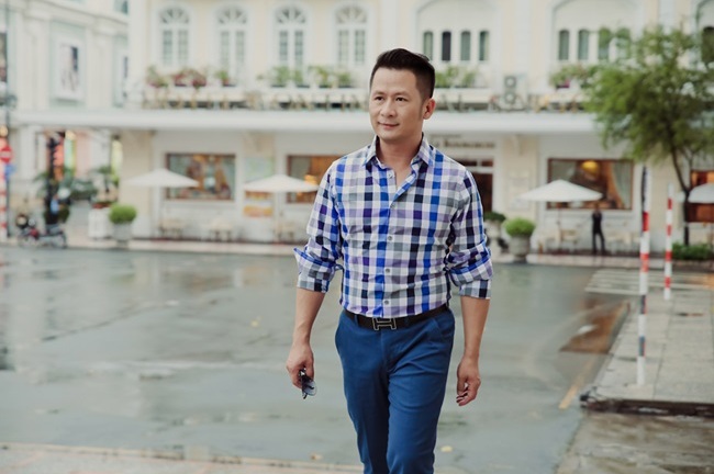 Bằng Kiều khoe vẻ lịch lãm trên phố Sài thành